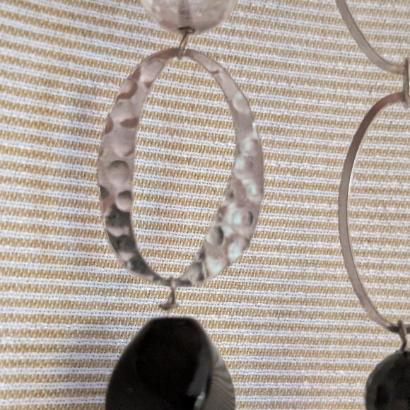 This elegant 36" necklace features a combination of beads and hammered metals - Picture 5 of 5